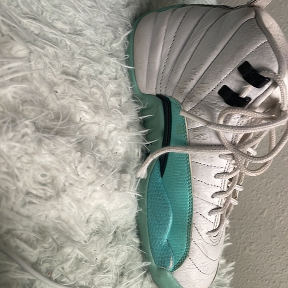 Worn - Picture 3 of 4